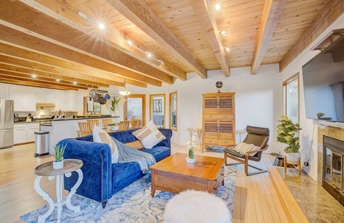 San Rafael Casa | 4BD Marin Retreat w/HotTub, Billiards, BBQ/Firepit