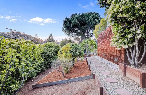 San Rafael Casa | 4BD Marin Retreat w/HotTub, Billiards, BBQ/Firepit