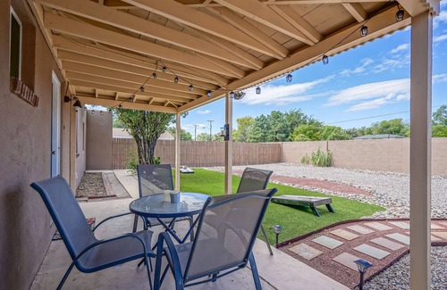 Albuquerque Casa | 4bd, 2ba Remodeled North Valley Home w / patio grande