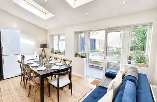 West Hampstead Casa | 4BDR Kilburn Flat near Hampstead Heath, Abbey Road