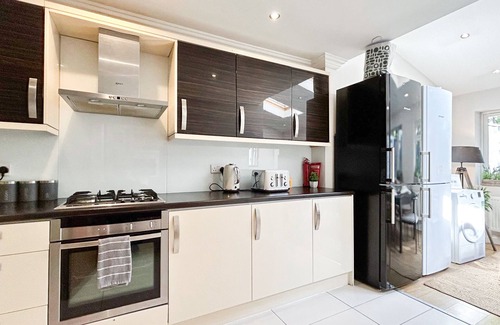 West Hampstead Casa | 4BDR Kilburn Flat near Hampstead Heath, Abbey Road