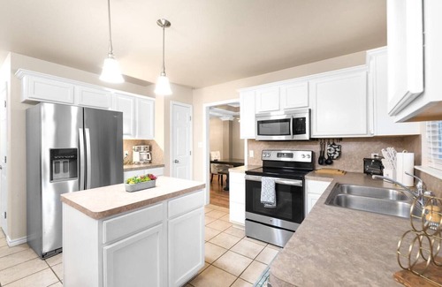 South Side Casa | 4BDR+PrivatePool+Game Room+BBQ+FirePit+Fits12