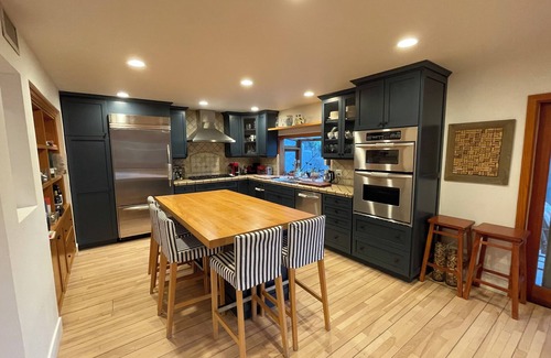 Agoura Hills Casa | 4BDs Hillside Oasis w/ Hot tub