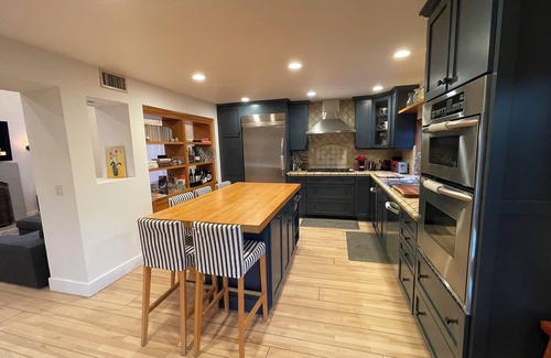Agoura Hills Casa | 4BDs Hillside Oasis w/ Hot tub
