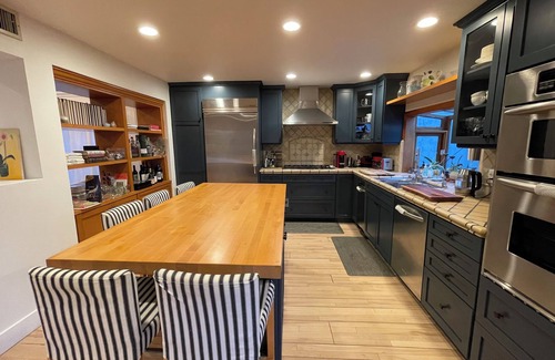 Agoura Hills Casa | 4BDs Hillside Oasis w/ Hot tub