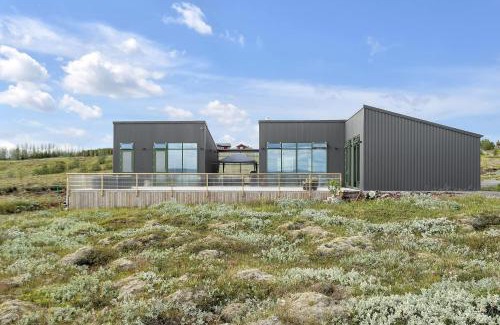 Reykholt Casa | 4bed 4bath Sauna & Hot tub