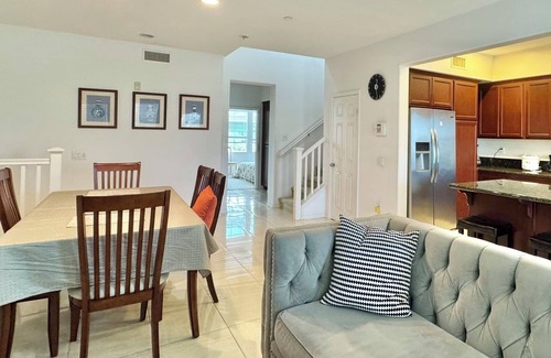 Riverpark Condominio | 4bedroom Condon in Oxnard collection.
