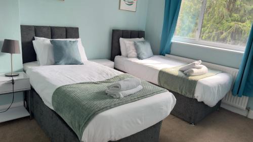 Aylesbury Casa | 4Bedroom house at Town Centre with Free Driveway Parking