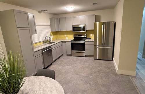 Grogan's Mill Casa | 4bedroom house with upstairs outdoor patio,WiFi and in peaceful Woodlands area.