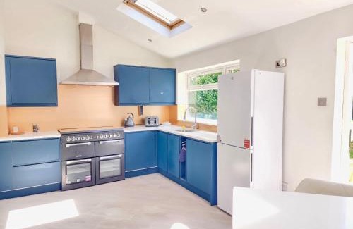 Bicester Apartamento | 4Bedroom Modern Bicester Villa, WIFI, Parking, Garden, Minutes walk to Bicester Village