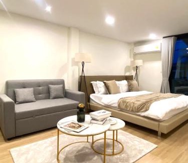 Phra Khanong Nuea Casa | 4Beds 4Baths New Renovated Entire House BTS Ekkamai
