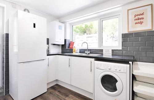 Townhill Casa | 4br-11guests-patio-familyfriendly-citycentre-beach