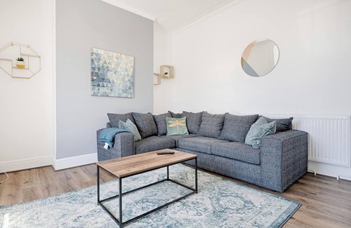 Townhill Casa | 4br-11guests-patio-familyfriendly-citycentre-beach