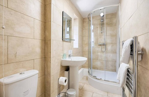 Townhill Casa | 4br-11guests-patio-familyfriendly-citycentre-beach