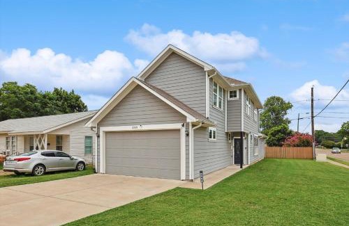 Central Arlington Casa | 4BR 2,5BA Holiday Home in the Heart of Cowboy Nation