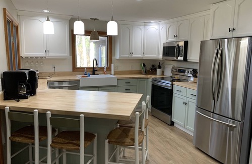 Gilford Casa | 4BR, 2 Bath Dates open- Memorial Day Weekend, First part of bike week, July 4th