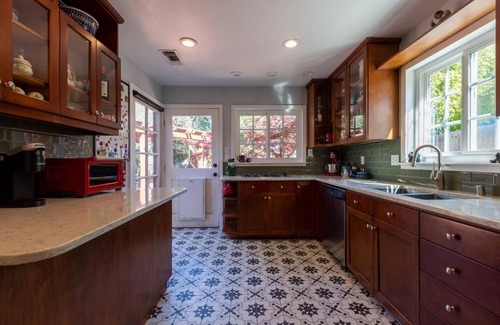 Arden-Arcade Casa | Pet-friendly 4BR/2BA Mid-Century Retreat House: Your Perfect Getaway!
