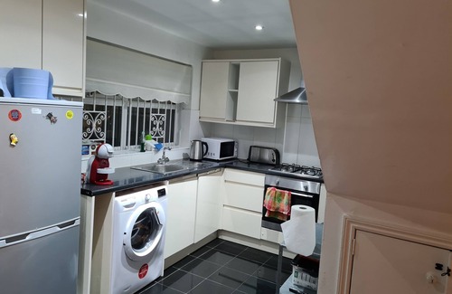 East Walworth Casa | 4Br-2Ensuite-10minCentralLondon-Sleeps11-Parking