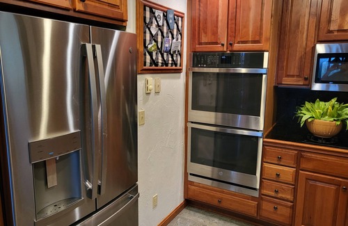 Old Timberline Cabina | 4BR, 3.5 bath. Kid-friendly full home rental with Hot Tub, and an AMAZING view.