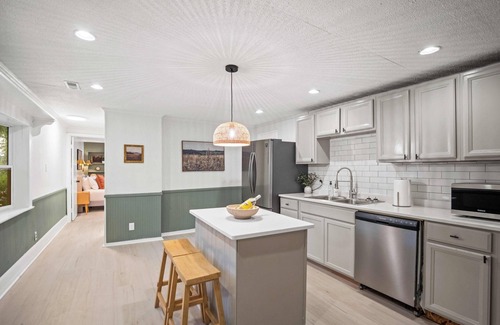 Summerlee Casa | 4br 3ba / 10 min to NRG / hot tub / sauna / firepit