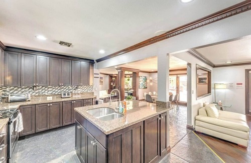 Las Vegas Casa | 4BR/3BA - Beautiful yard, Pool, Spa, BBall