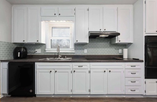 Kansas City Casa | 4BR/3BA Family Home only 3 Mins from Kauffman!