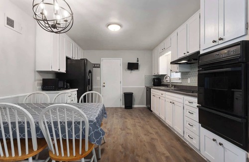 Kansas City Casa | 4BR/3BA Family Home only 3 Mins from Kauffman!