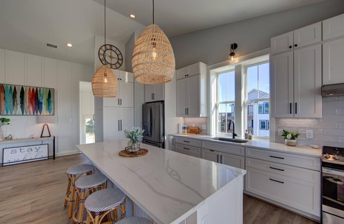 Salvo Casa | 4BR 3BA Waterfront Slice of Heaven! Luxury, hot tub, sunsets, fishing.