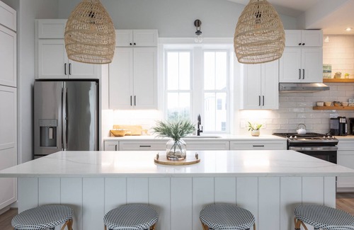 Salvo Casa | 4BR 3BA Waterfront Slice of Heaven! Luxury, hot tub, sunsets, fishing.