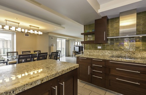 Ala Moana Condominio | 4br / 4. Suite Presidencial 5ba Ala Moana3307, ¡Espectaculares vistas al mar! ¡Reservar ahora!