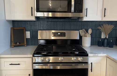 East Newark Apartamento | 4br 5ba w/4 Car Parking, Bonus Rm+ B.Yard-NYC/EWR