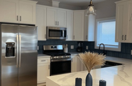 East Newark Apartamento | 4br 5ba w/4 Car Parking, Bonus Rm+ B.Yard-NYC/EWR