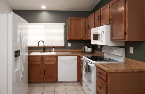 Cimarron Hills Casa | 🏔 4BR - Arcade - Hot Tub - Foosball- Cozy Mountain View Home!