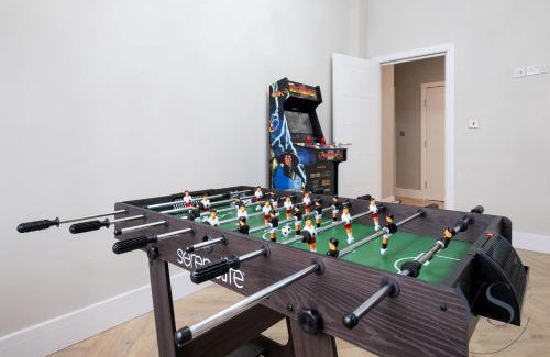 Birmingham City Centre Apartamento | 4BR Birmingham Apt with Parking, Arcade Games & Wi-Fi