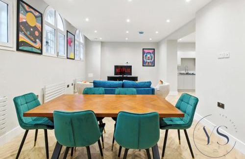 Birmingham City Centre Apartamento | 4BR Birmingham Apt with Parking, Arcade Games & Wi-Fi