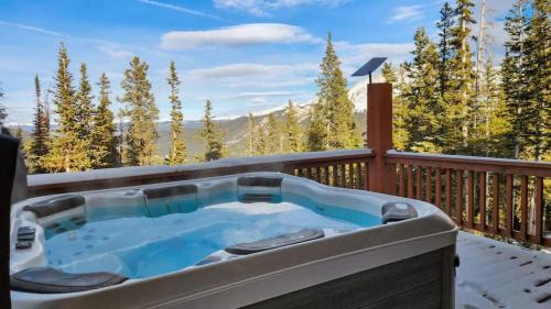 Quandary Village Casa | 4BR Blue River Retreat with Hot Tub