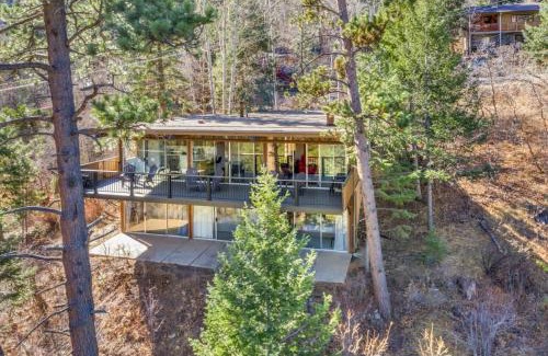 Cascade-Chipita Park Casa | 4BR Cabin Mountain Views with Fireplace