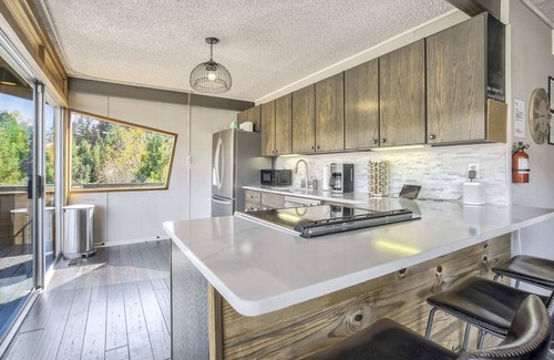 Cascade-Chipita Park Casa | 4BR Cabin With Fireplacemountain Viewsdog-friendly