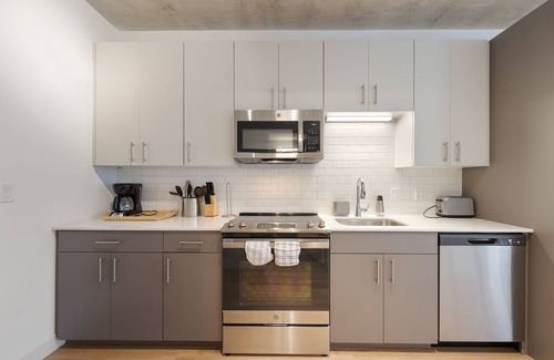 River North Hotel | 4BR Corporate Suite Central and Modern