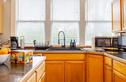 Spottswood Otro | 4BR Creekside Country Hideaway on 34 Acres - Pet Friendly