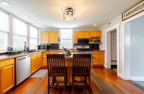 Spottswood Otro | 4BR Creekside Country Hideaway on 34 Acres - Pet Friendly