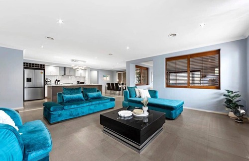 Tarneit Casa | 4BR designed house inTarneit