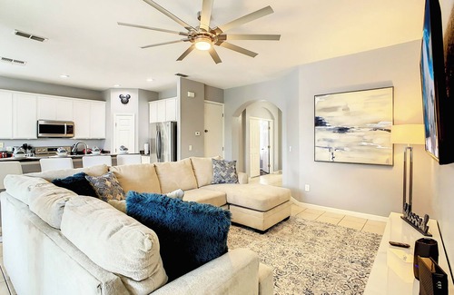 Trafalgar Village Casa | 4BR Family Home Pvt Pool BBQ