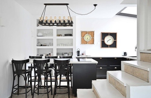 Neve Tzedek Condominio | 4BR Family House in Neve Tsedek with Mamad by Holyguest