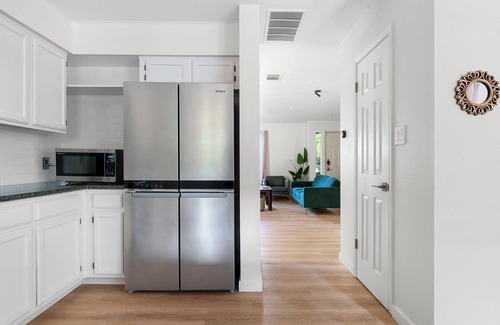 Milwood Casa | 4BR ~Heated Pool+Jaccuzi+Sauna+PoolTable+Arcades+Karaoke Stage - near Domain