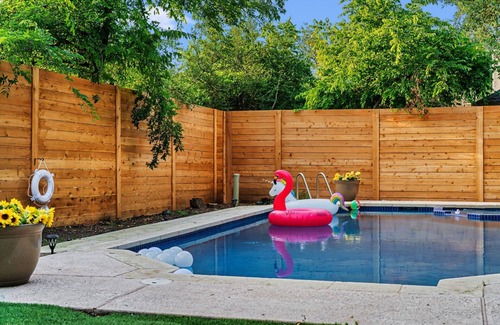 Milwood Casa | 4BR ~Heated Pool+Jaccuzi+Sauna+PoolTable+Arcades+Karaoke Stage - near Domain