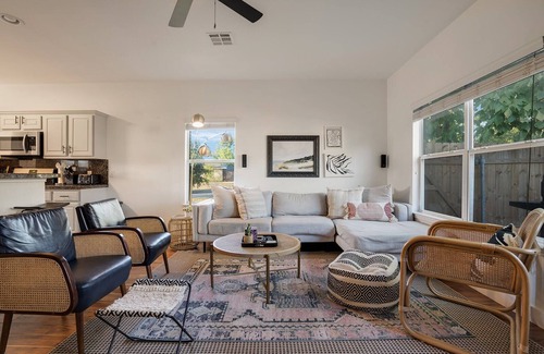 University Hills and Windsor Park Casa | 4BR Heated Pool & Theater for Group, ACL/F1, Min to DT, UT, and Moody Center