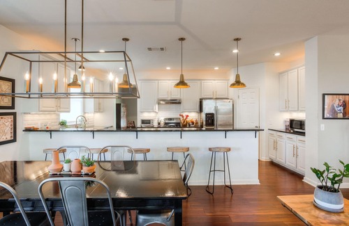 Travis Country Casa | 4BR Hill Country Home, SXSW, ACL, F1, X-Games