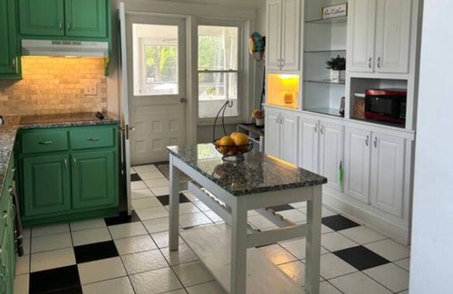 Reidsville Casa | 4BR Historic Home and 2BR Guest House in Reidsville
