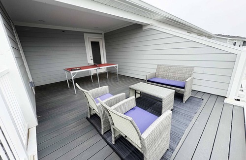 Warrenville Apartamento | 4BR Home – Well-Furnished, Garage Included